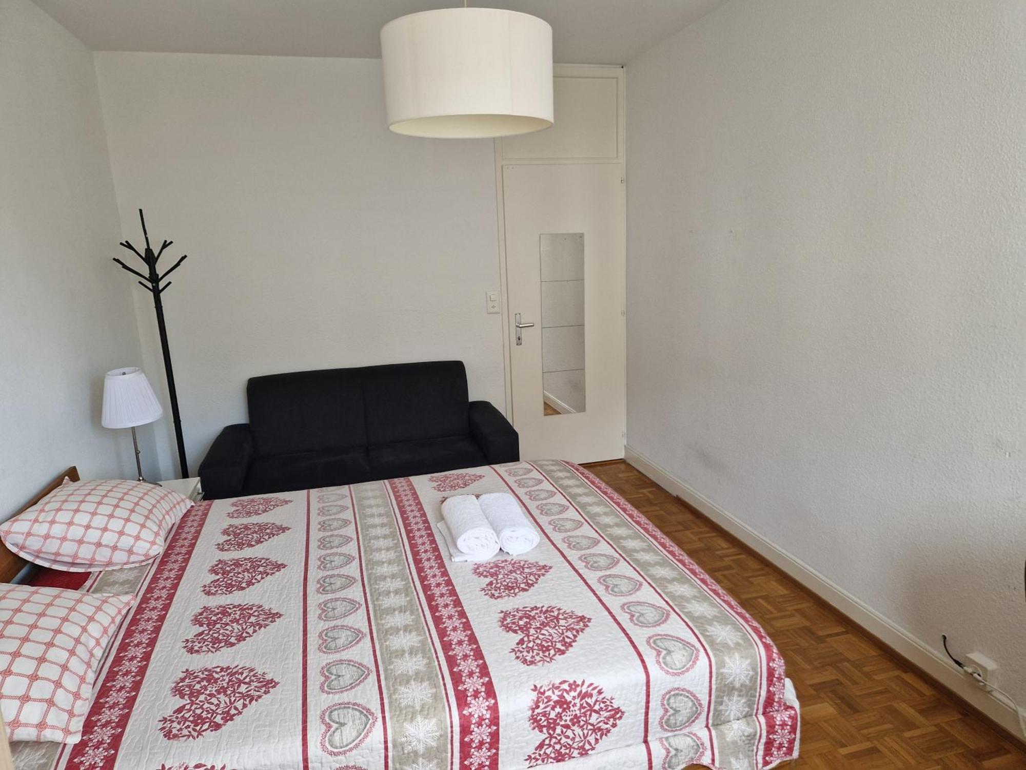 Room In Shared Apartment Genève Buitenkant foto