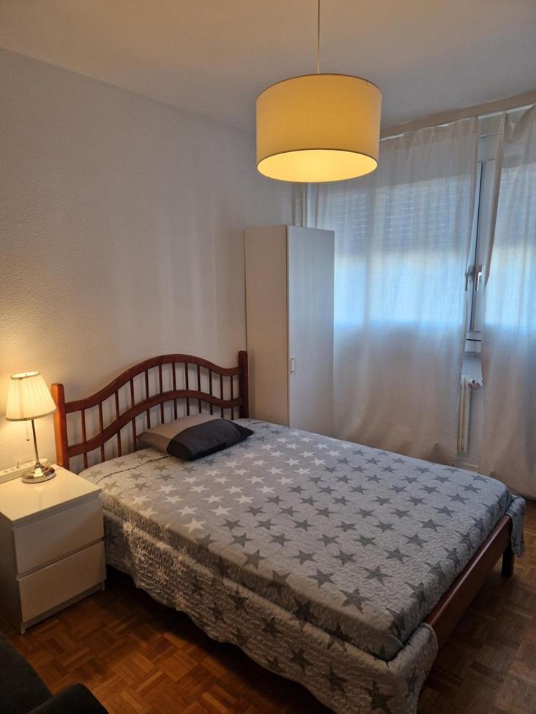 Room In Shared Apartment Genève Buitenkant foto